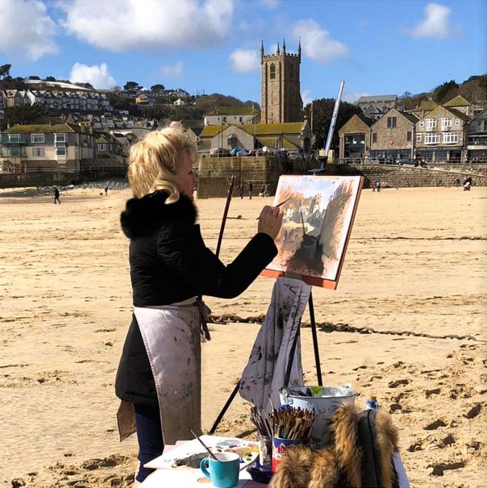 Sherree Valentine Daines painting on the beach